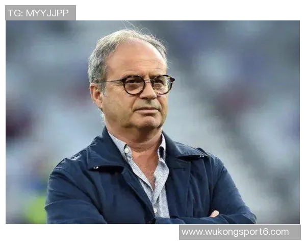 坎波斯荣获最佳足球管理者奖坚定信心带领巴黎迈向新征程