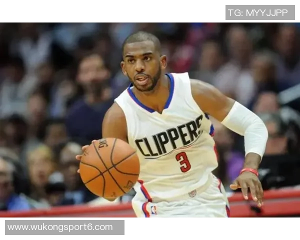 保罗重返快船基地训练展现老炮风采双手暴扣引发球迷热议